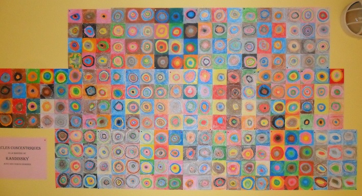 étude De Couleurs Carrés Avec Cercles Concentriques Site de l'école de Nogent-le-Phaye - Étude de Couleurs – Carrés avec